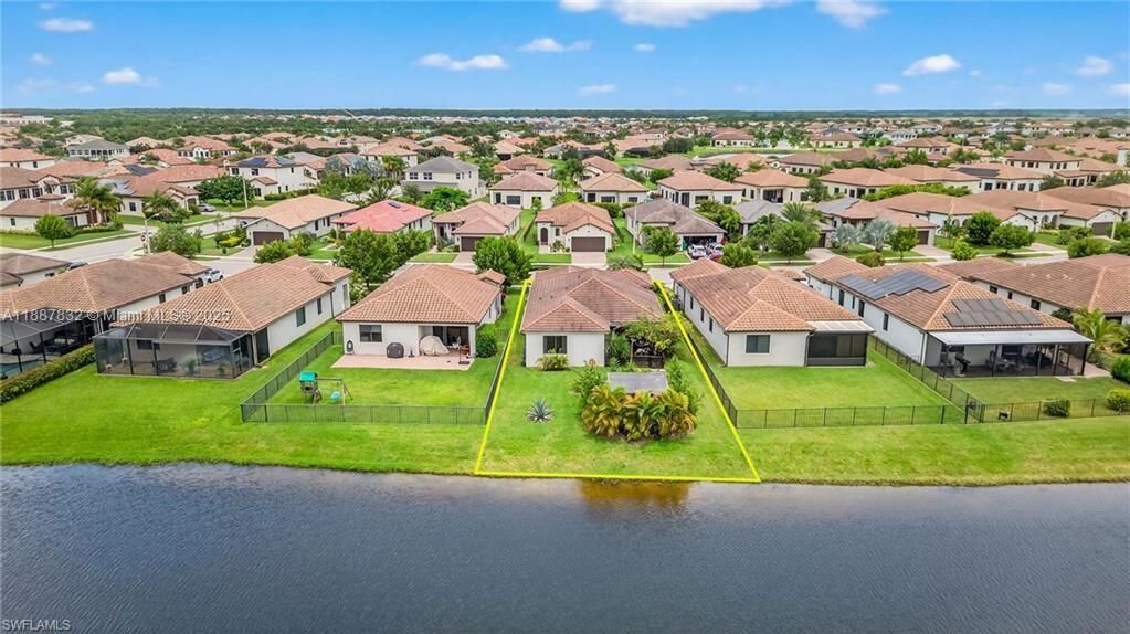 For Sale: $365,000 (3 beds, 3 baths, 1705 Square Feet)