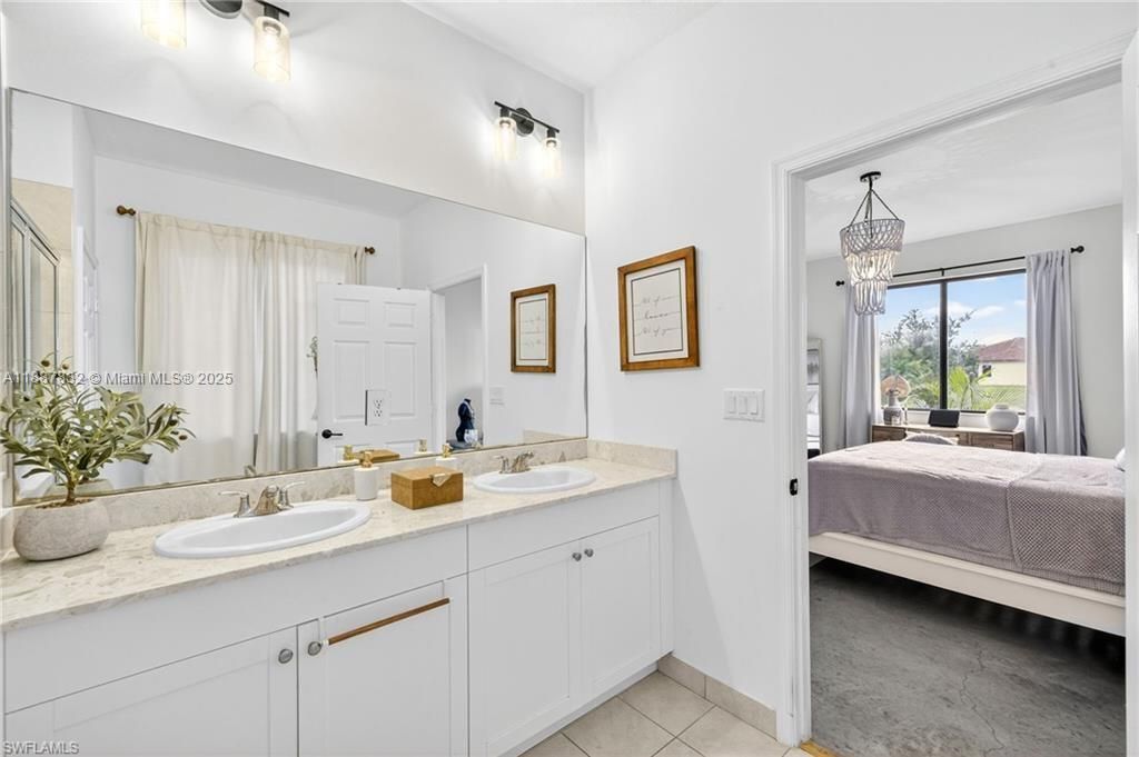 For Sale: $365,000 (3 beds, 3 baths, 1705 Square Feet)