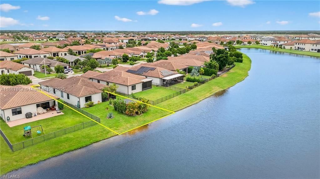 For Sale: $365,000 (3 beds, 3 baths, 1705 Square Feet)