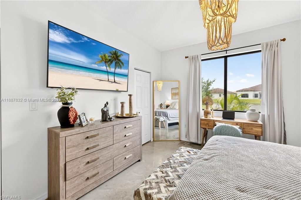 For Sale: $365,000 (3 beds, 3 baths, 1705 Square Feet)