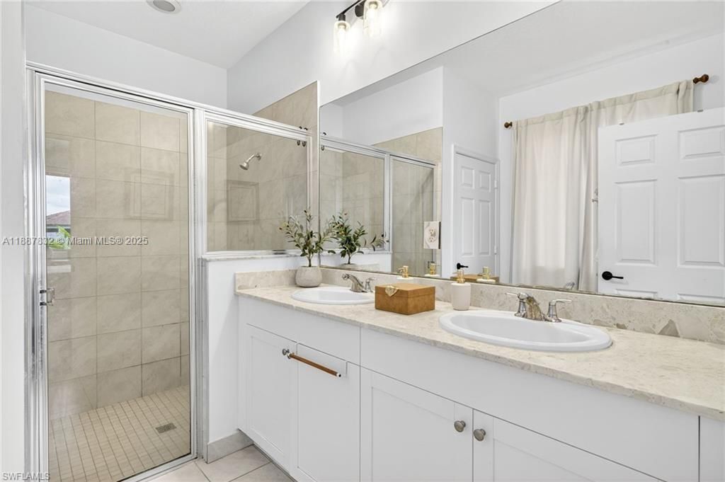 For Sale: $365,000 (3 beds, 3 baths, 1705 Square Feet)