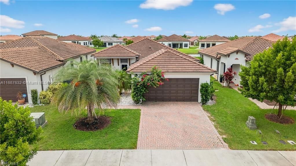 For Sale: $365,000 (3 beds, 3 baths, 1705 Square Feet)