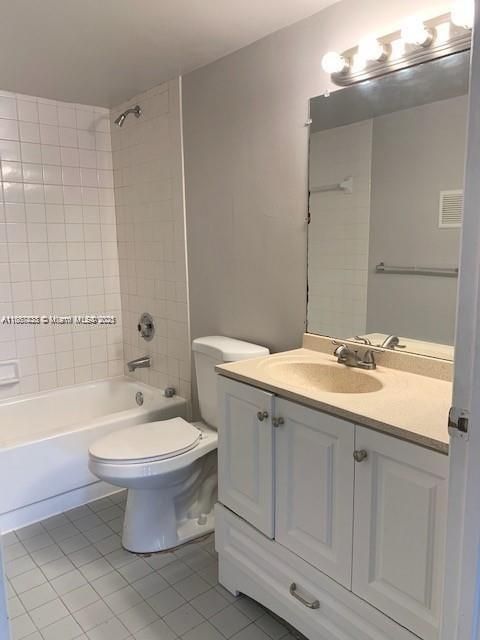 For Sale: $223,000 (2 beds, 2 baths, 970 Square Feet)