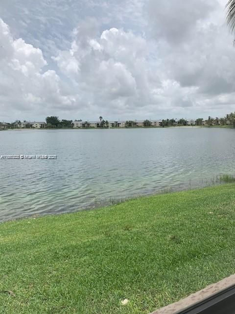 For Sale: $223,000 (2 beds, 2 baths, 970 Square Feet)