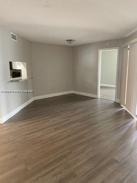 For Sale: $223,000 (2 beds, 2 baths, 970 Square Feet)