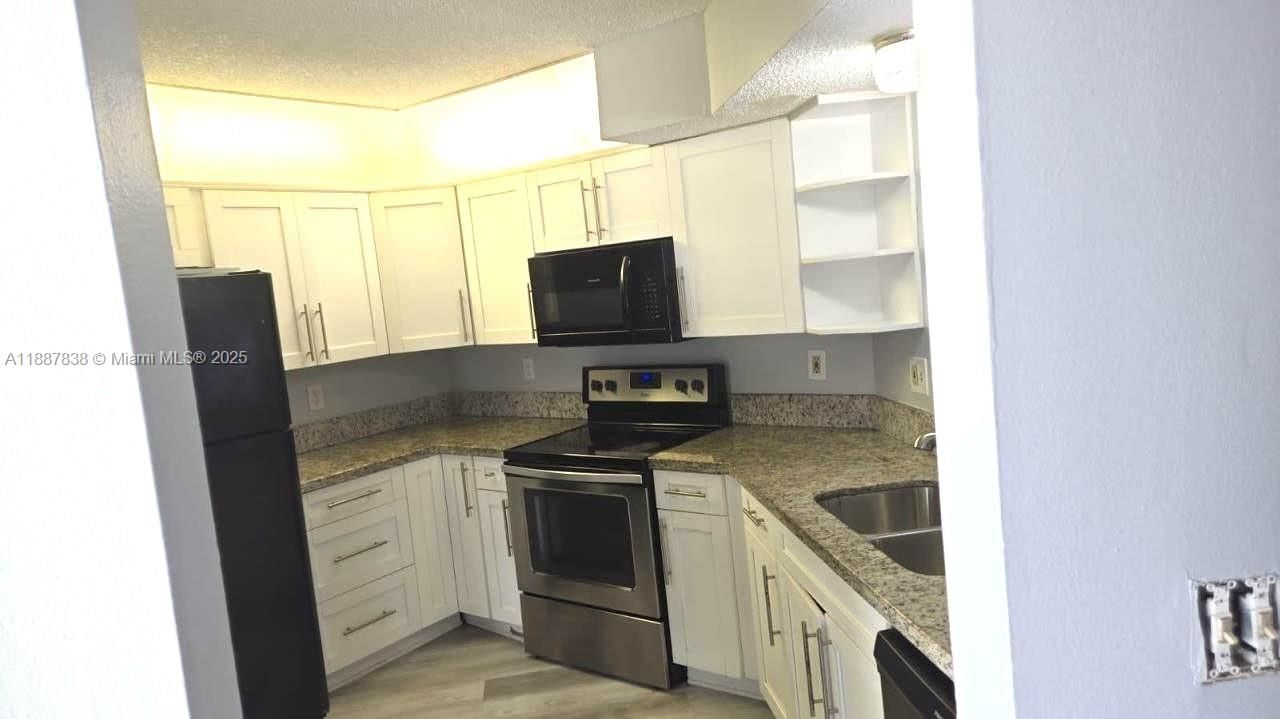 For Sale: $223,000 (2 beds, 2 baths, 970 Square Feet)