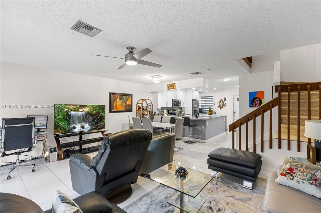 На продажу: $554,900 (3 спален, 2 ванн, 1564 Квадратных фут)