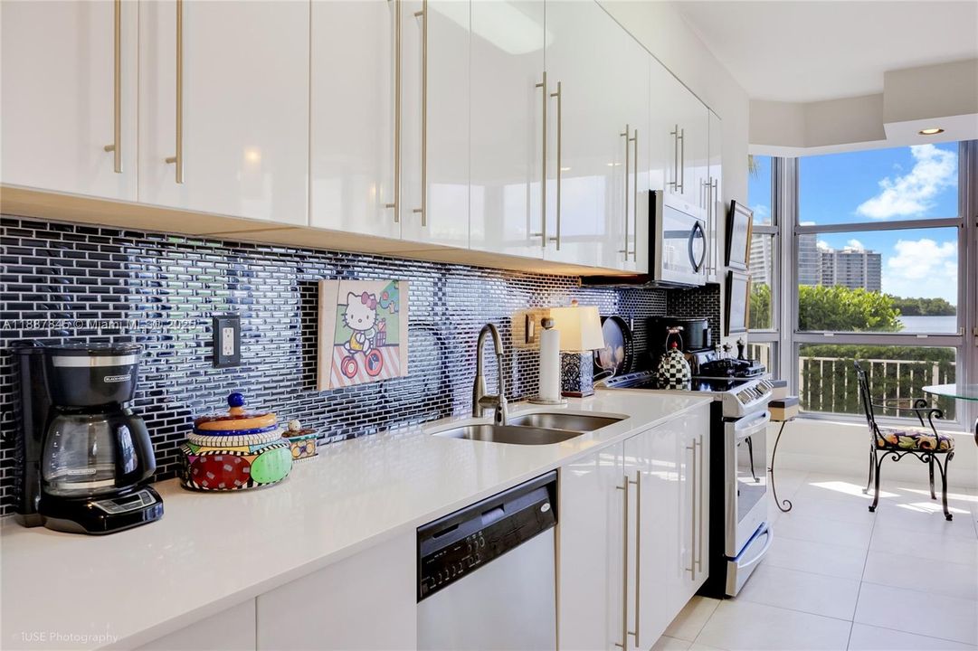 Activo con contrato: $920,000 (3 camas, 2 baños, 1694 Pies cuadrados)