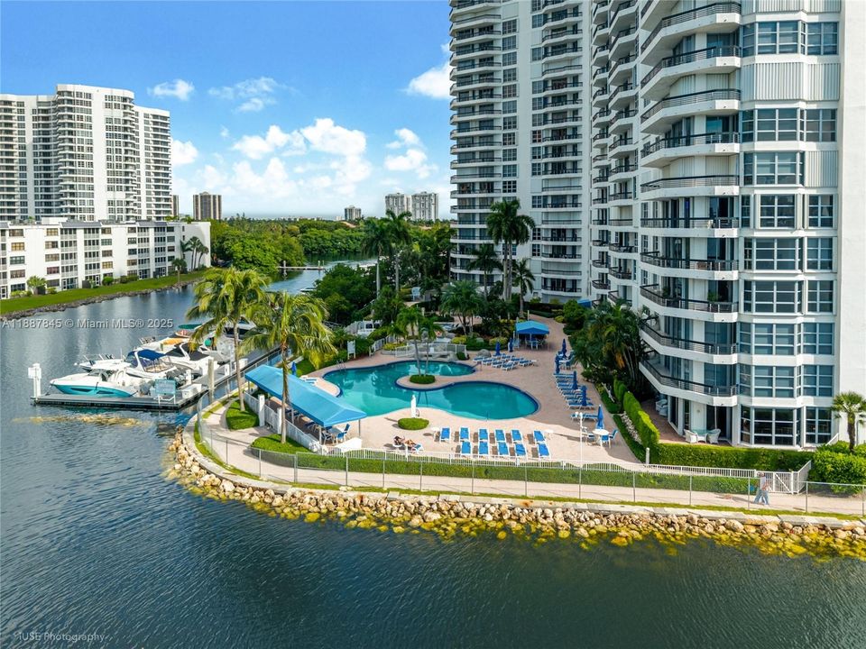 Activo con contrato: $920,000 (3 camas, 2 baños, 1694 Pies cuadrados)