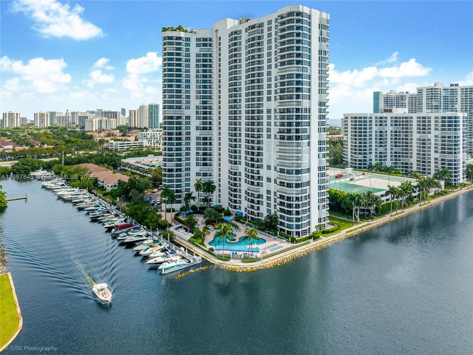 Activo con contrato: $920,000 (3 camas, 2 baños, 1694 Pies cuadrados)