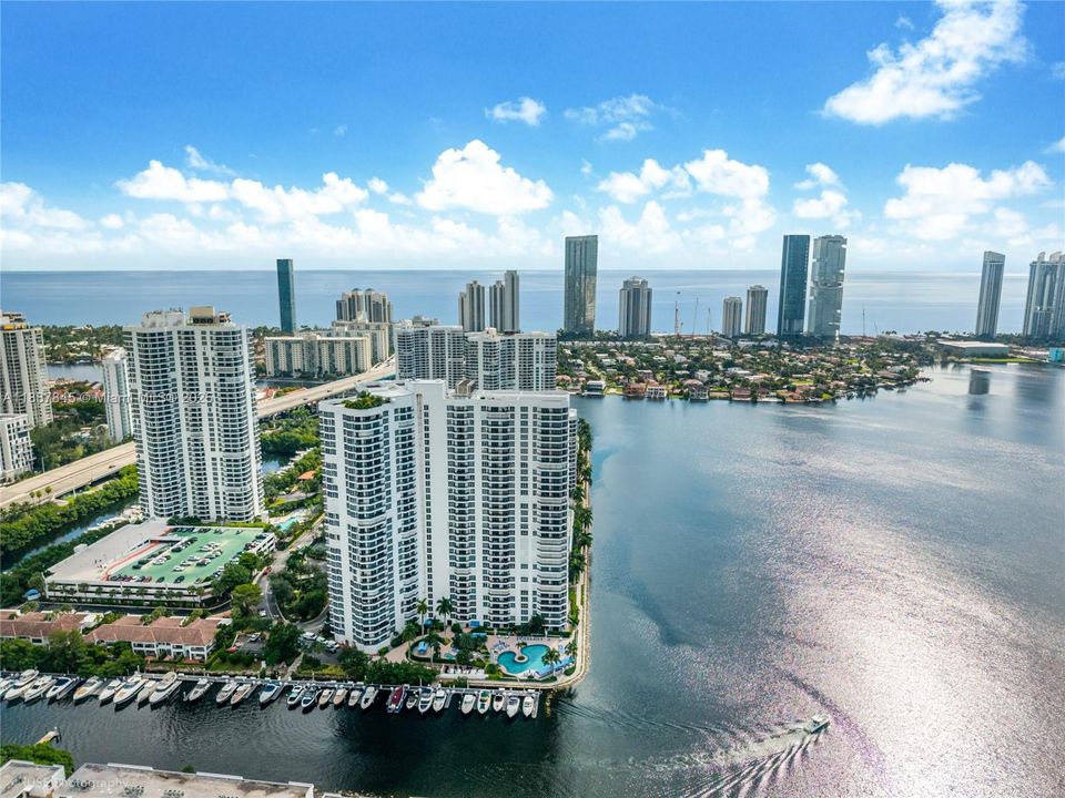 Activo con contrato: $920,000 (3 camas, 2 baños, 1694 Pies cuadrados)