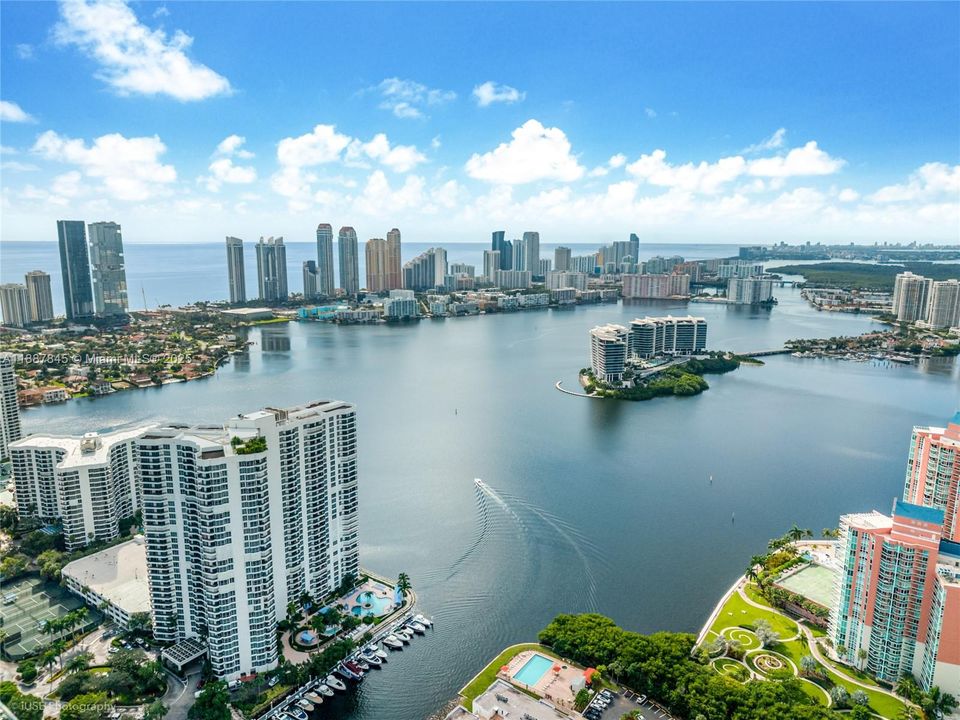 Activo con contrato: $920,000 (3 camas, 2 baños, 1694 Pies cuadrados)