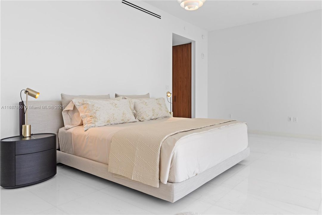 For Rent: $45,000 (5 beds, 5 baths, 3971 Square Feet)