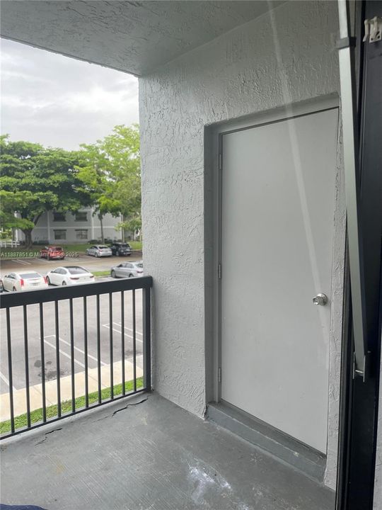 Active With Contract: $2,075 (2 beds, 2 baths, 1114 Square Feet)