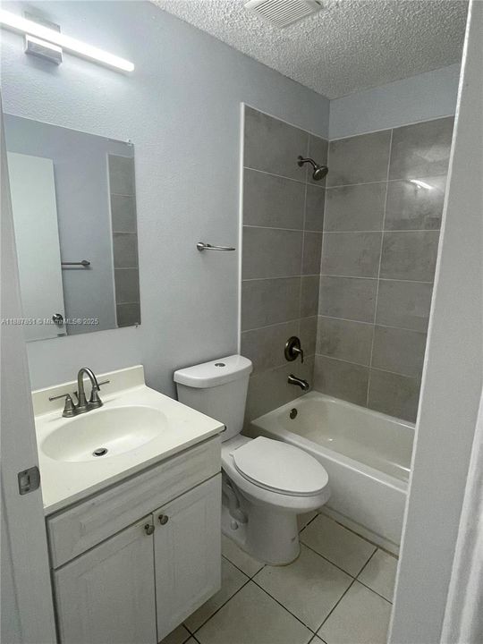 Active With Contract: $2,075 (2 beds, 2 baths, 1114 Square Feet)