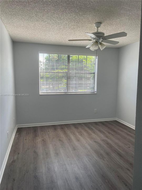 Active With Contract: $2,075 (2 beds, 2 baths, 1114 Square Feet)