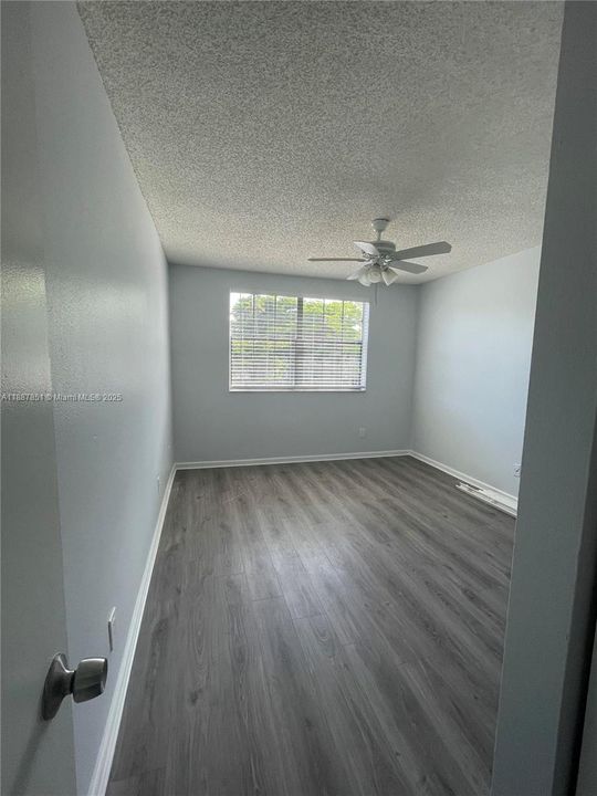 Active With Contract: $2,075 (2 beds, 2 baths, 1114 Square Feet)