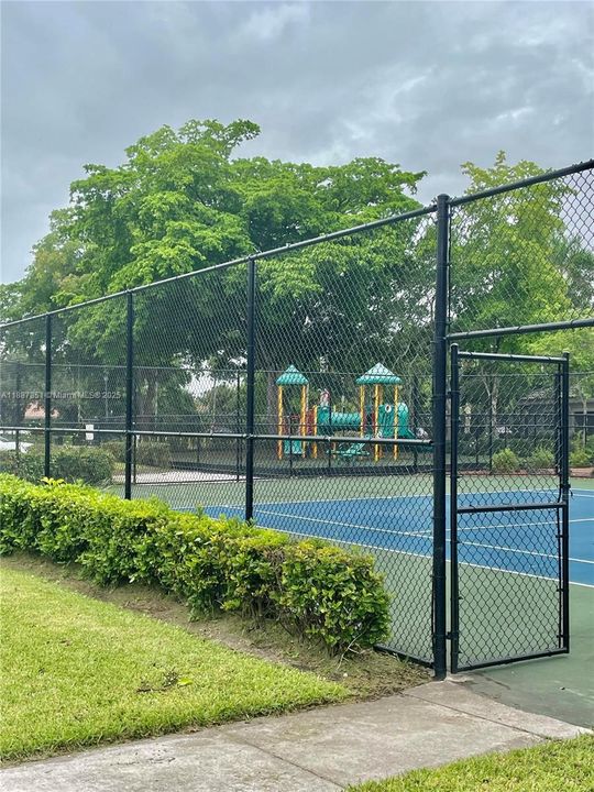 Active With Contract: $2,075 (2 beds, 2 baths, 1114 Square Feet)