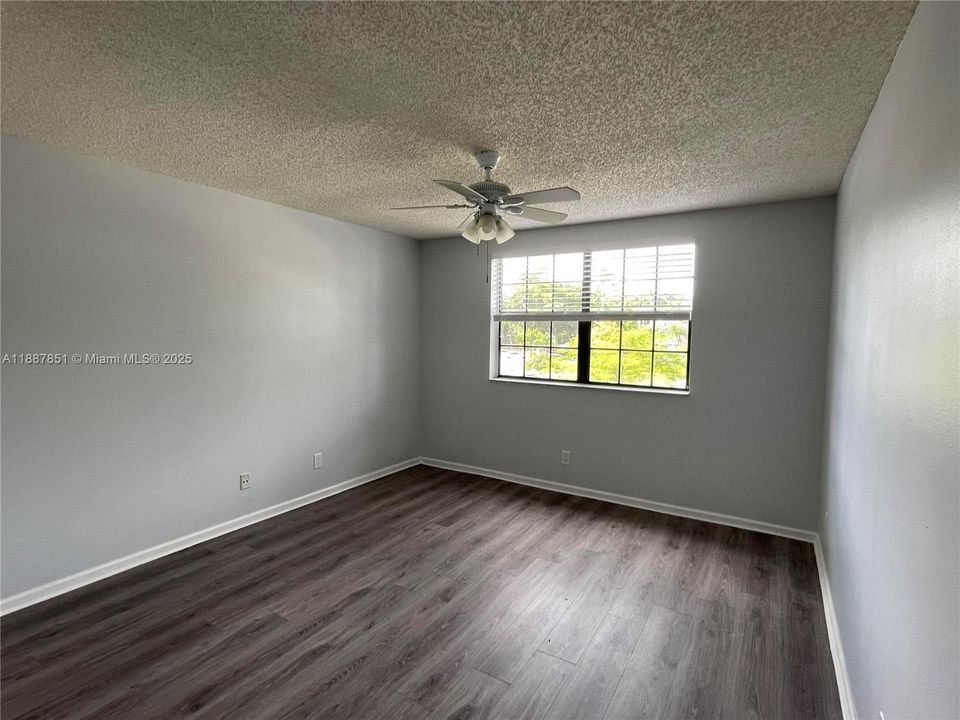 Active With Contract: $2,075 (2 beds, 2 baths, 1114 Square Feet)