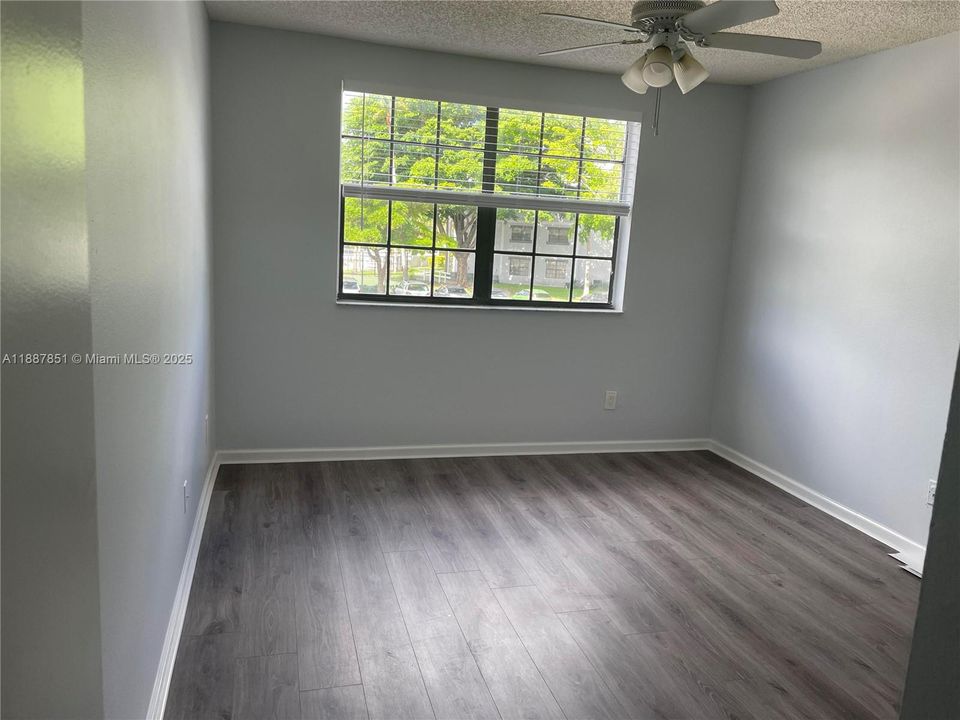 Active With Contract: $2,075 (2 beds, 2 baths, 1114 Square Feet)