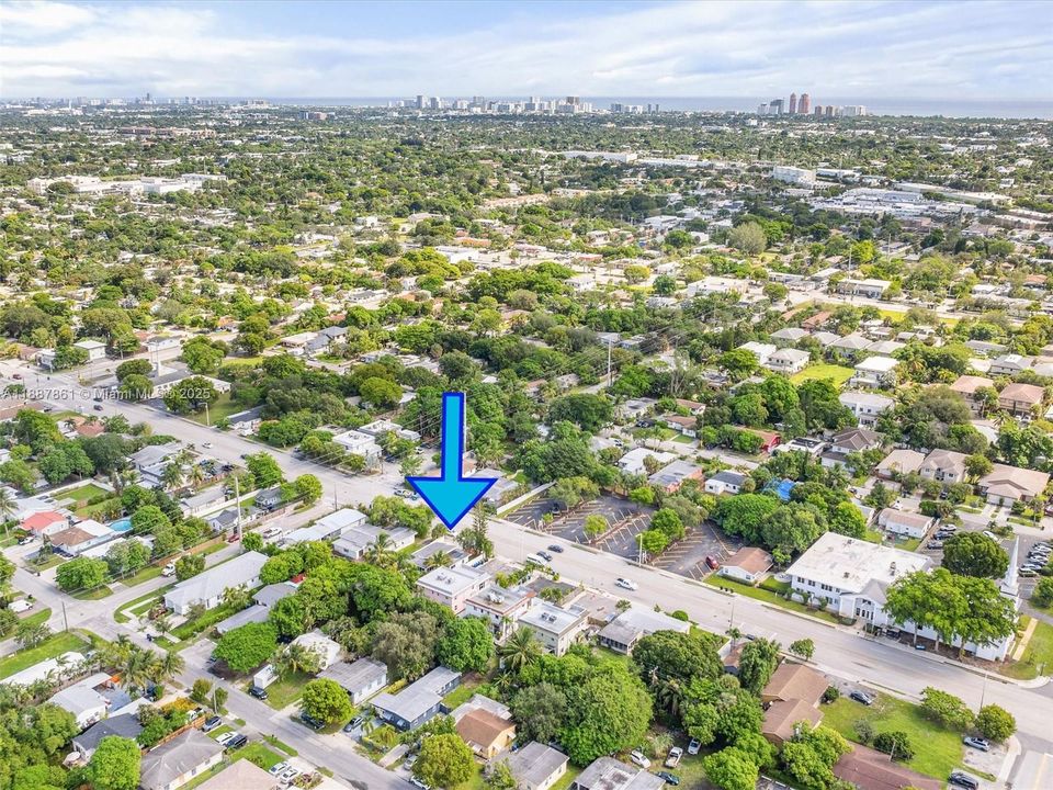 Недавно продано: $430,000 (2 спален, 2 ванн, 1230 Квадратных фут)