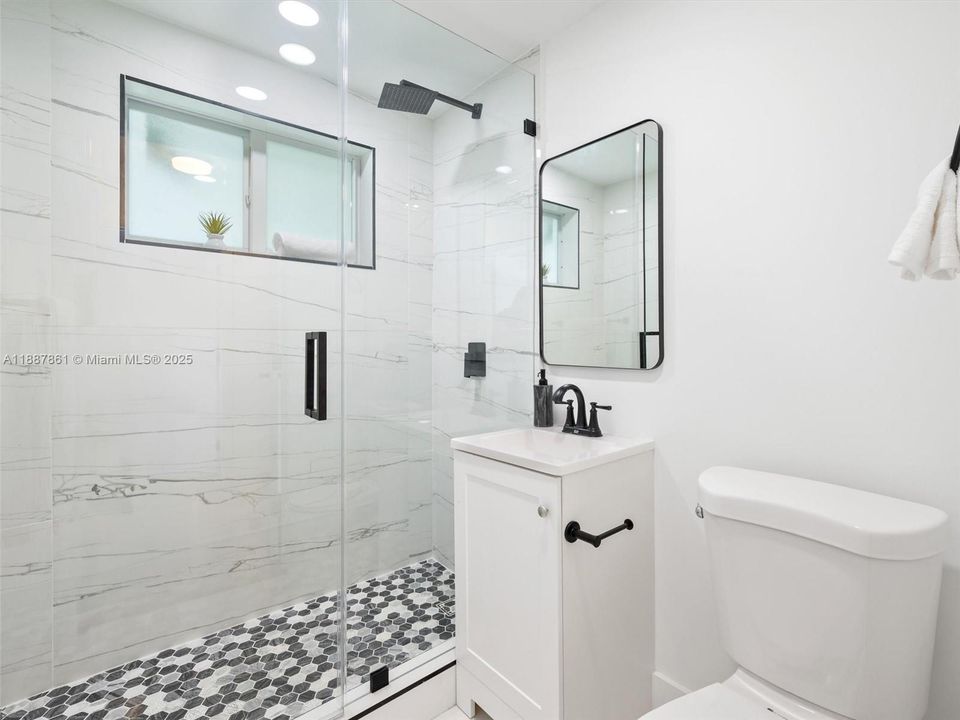 Недавно продано: $430,000 (2 спален, 2 ванн, 1230 Квадратных фут)