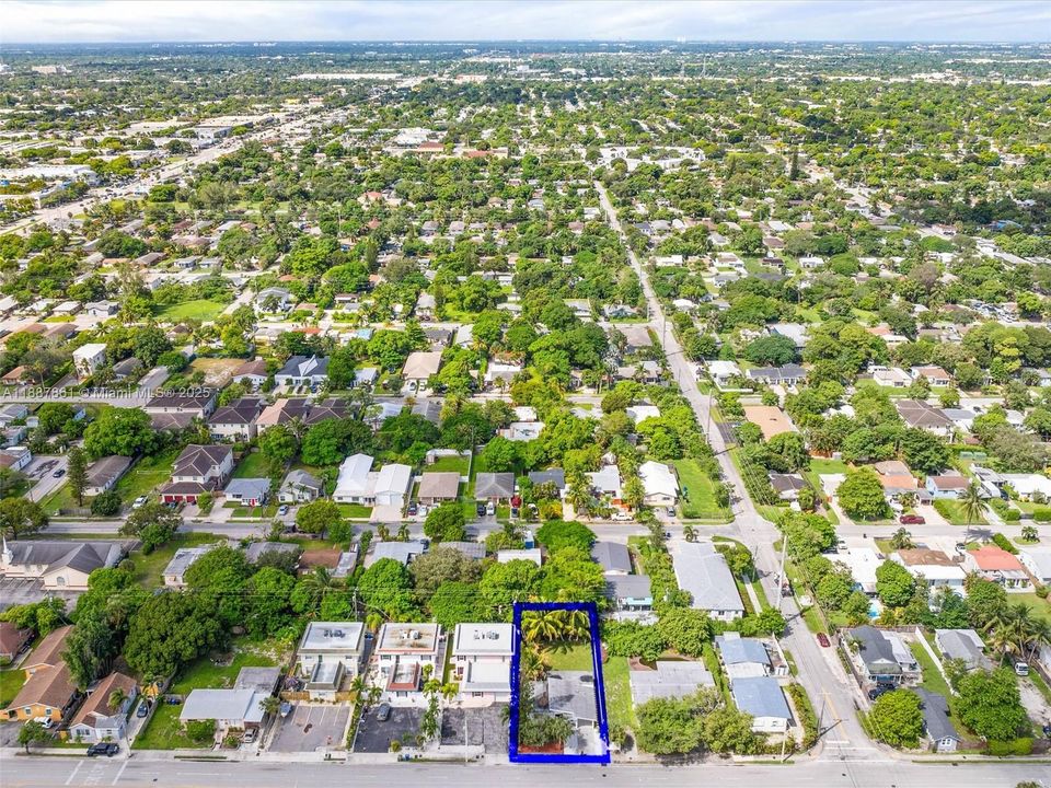 Недавно продано: $430,000 (2 спален, 2 ванн, 1230 Квадратных фут)