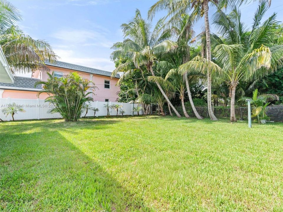 Недавно продано: $430,000 (2 спален, 2 ванн, 1230 Квадратных фут)