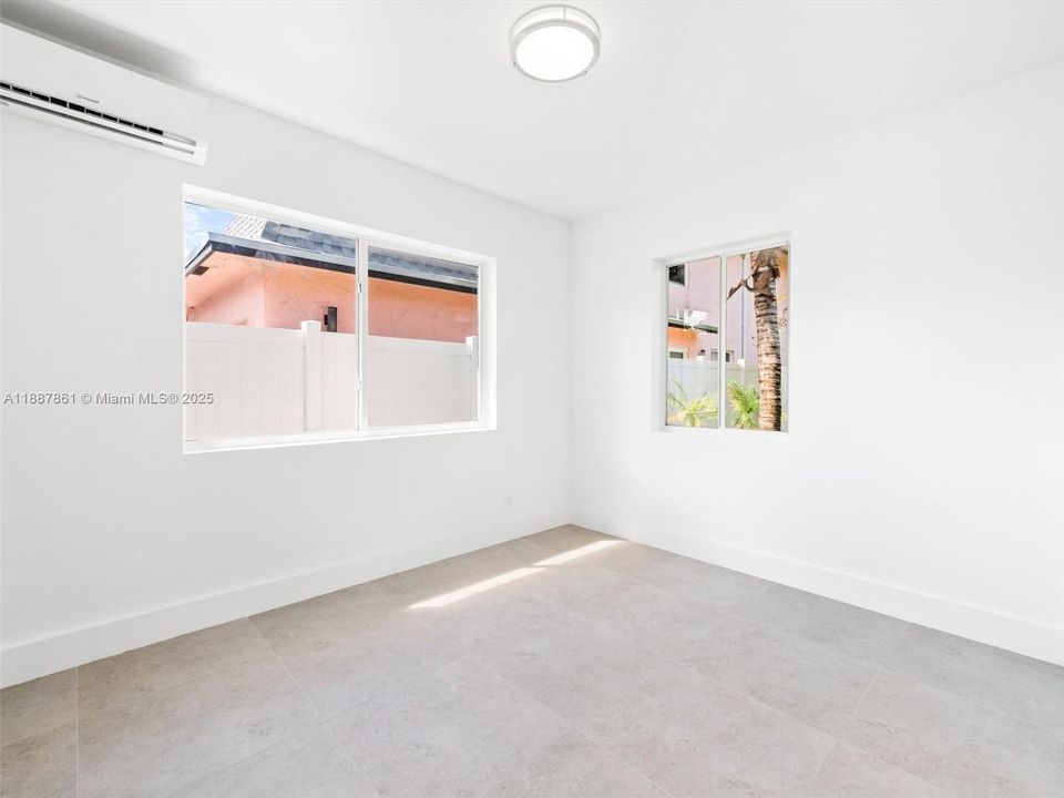 Недавно продано: $430,000 (2 спален, 2 ванн, 1230 Квадратных фут)