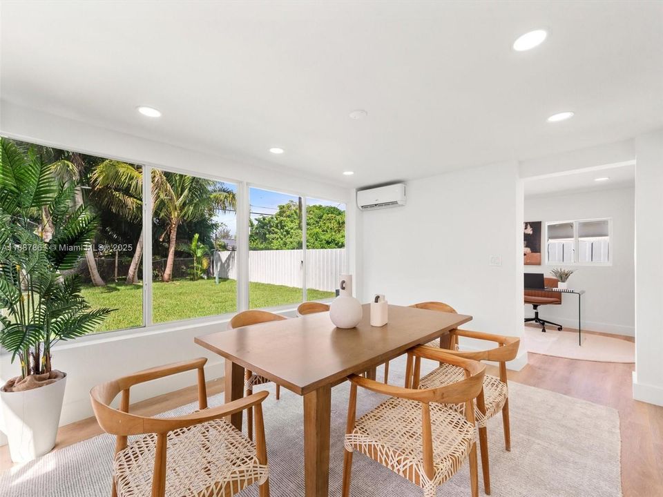 Недавно продано: $430,000 (2 спален, 2 ванн, 1230 Квадратных фут)