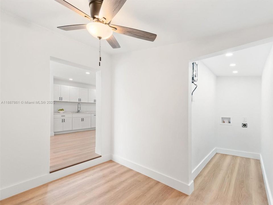 Недавно продано: $430,000 (2 спален, 2 ванн, 1230 Квадратных фут)