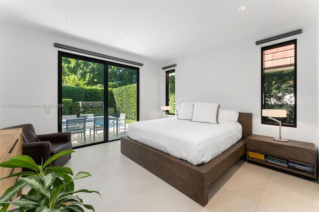 На продажу: $2,250,000 (2 спален, 2 ванн, 1742 Квадратных фут)