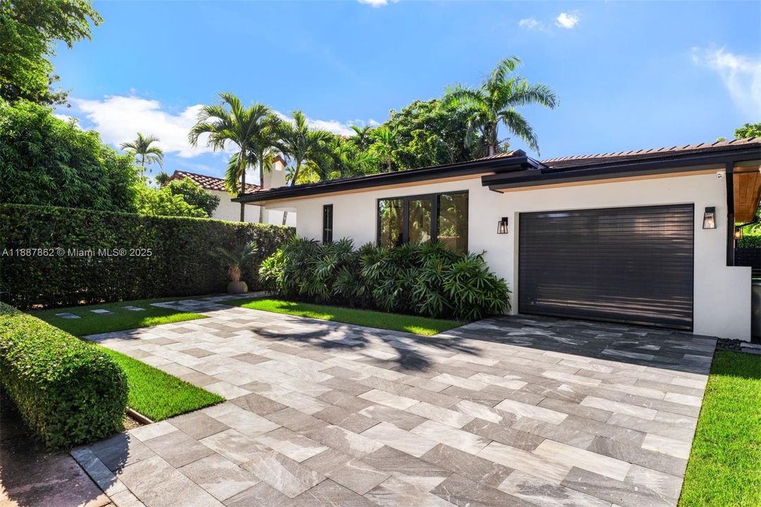 На продажу: $2,250,000 (2 спален, 2 ванн, 1742 Квадратных фут)