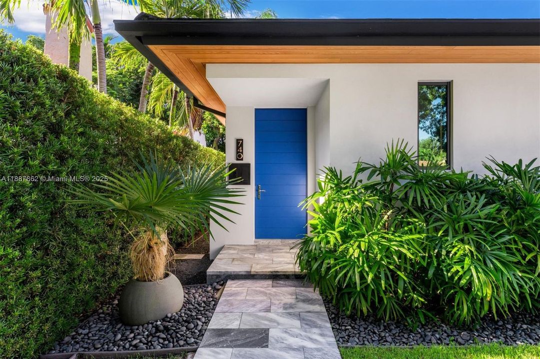 На продажу: $2,250,000 (2 спален, 2 ванн, 1742 Квадратных фут)