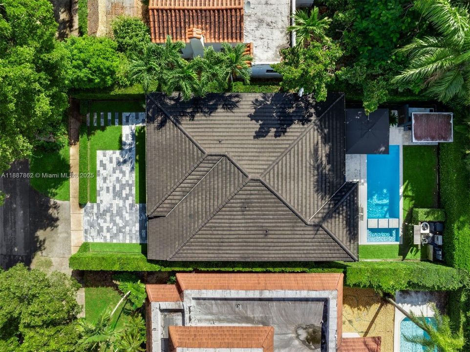 На продажу: $2,250,000 (2 спален, 2 ванн, 1742 Квадратных фут)