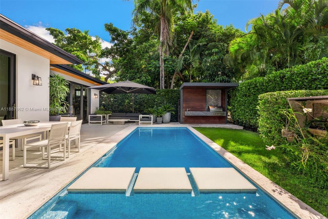 На продажу: $2,250,000 (2 спален, 2 ванн, 1742 Квадратных фут)