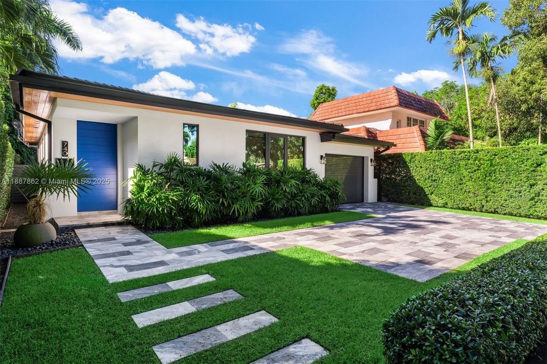 На продажу: $2,250,000 (2 спален, 2 ванн, 1742 Квадратных фут)