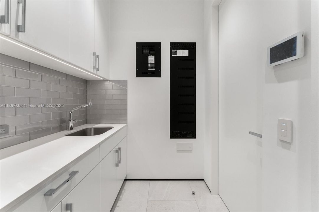 На продажу: $2,250,000 (2 спален, 2 ванн, 1742 Квадратных фут)