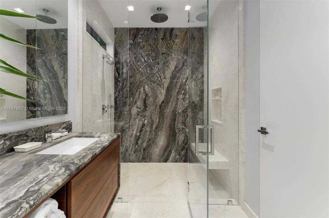 На продажу: $2,250,000 (2 спален, 2 ванн, 1742 Квадратных фут)