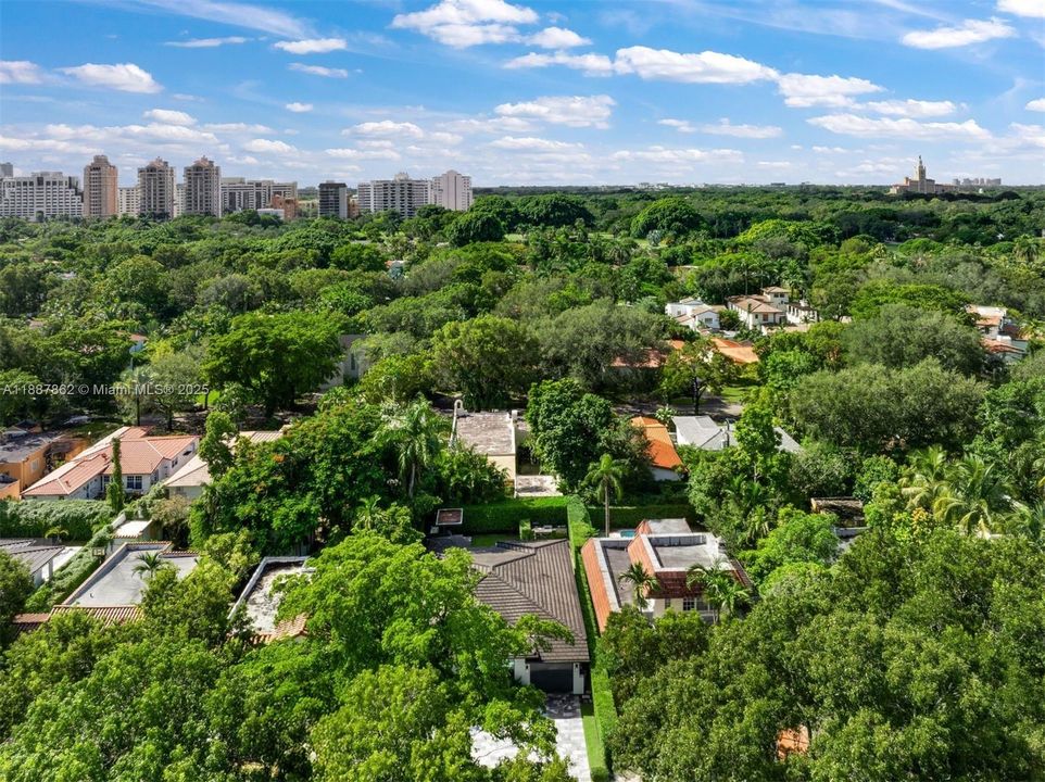 На продажу: $2,250,000 (2 спален, 2 ванн, 1742 Квадратных фут)