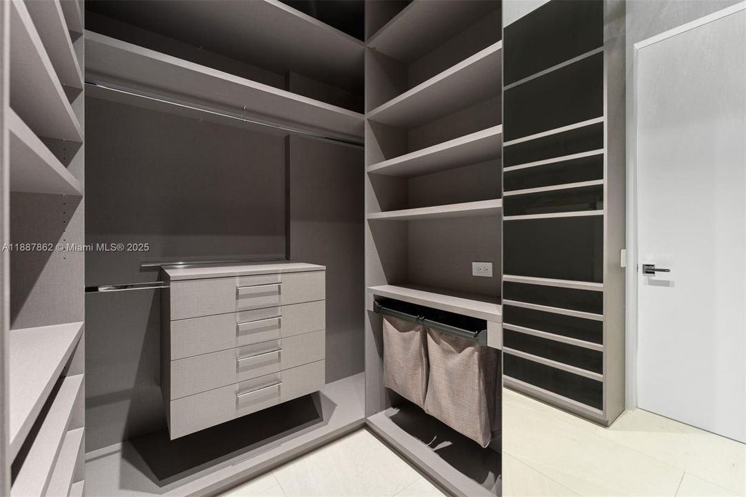 На продажу: $2,250,000 (2 спален, 2 ванн, 1742 Квадратных фут)