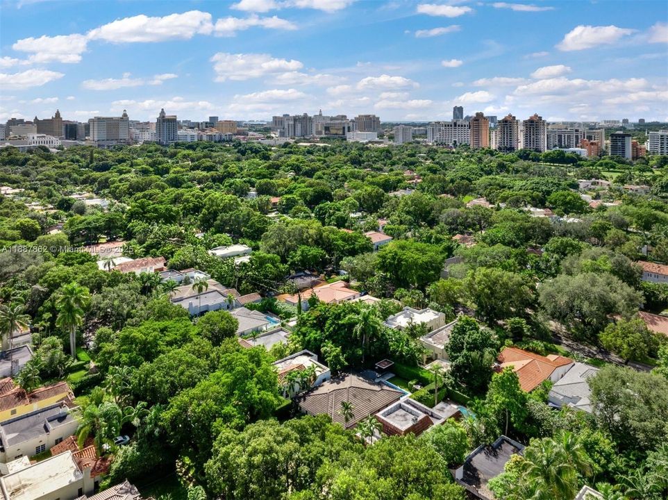 На продажу: $2,250,000 (2 спален, 2 ванн, 1742 Квадратных фут)