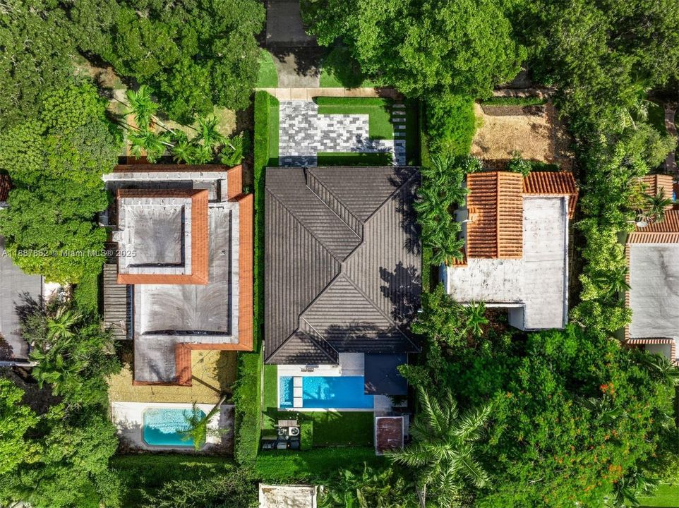 На продажу: $2,250,000 (2 спален, 2 ванн, 1742 Квадратных фут)