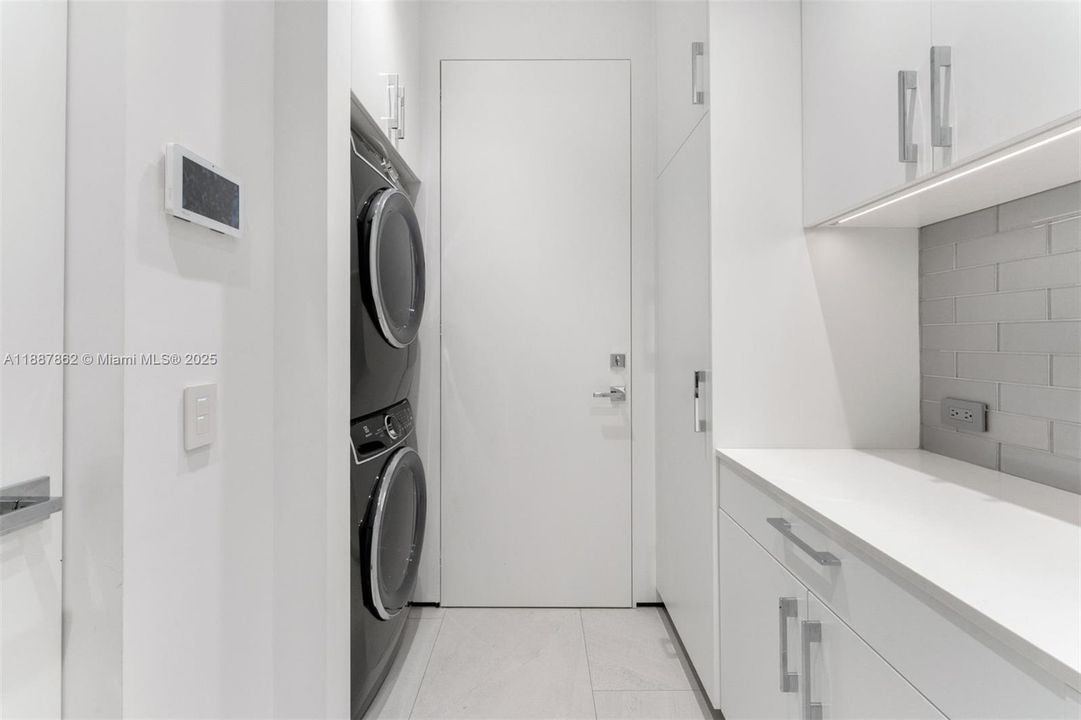 На продажу: $2,250,000 (2 спален, 2 ванн, 1742 Квадратных фут)