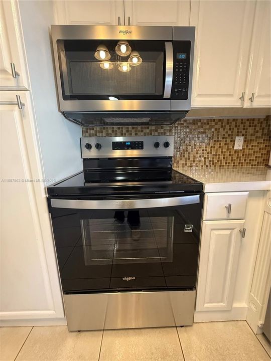 Active With Contract: $499,900 (3 beds, 2 baths, 1379 Square Feet)