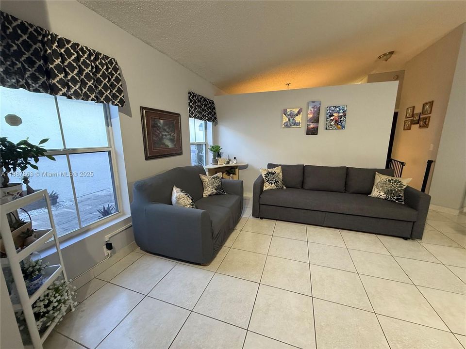 Active With Contract: $499,900 (3 beds, 2 baths, 1379 Square Feet)