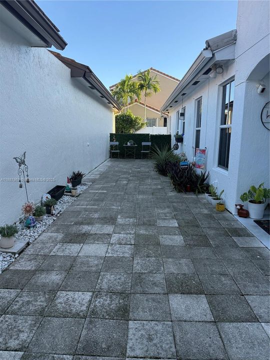 Active With Contract: $499,900 (3 beds, 2 baths, 1379 Square Feet)