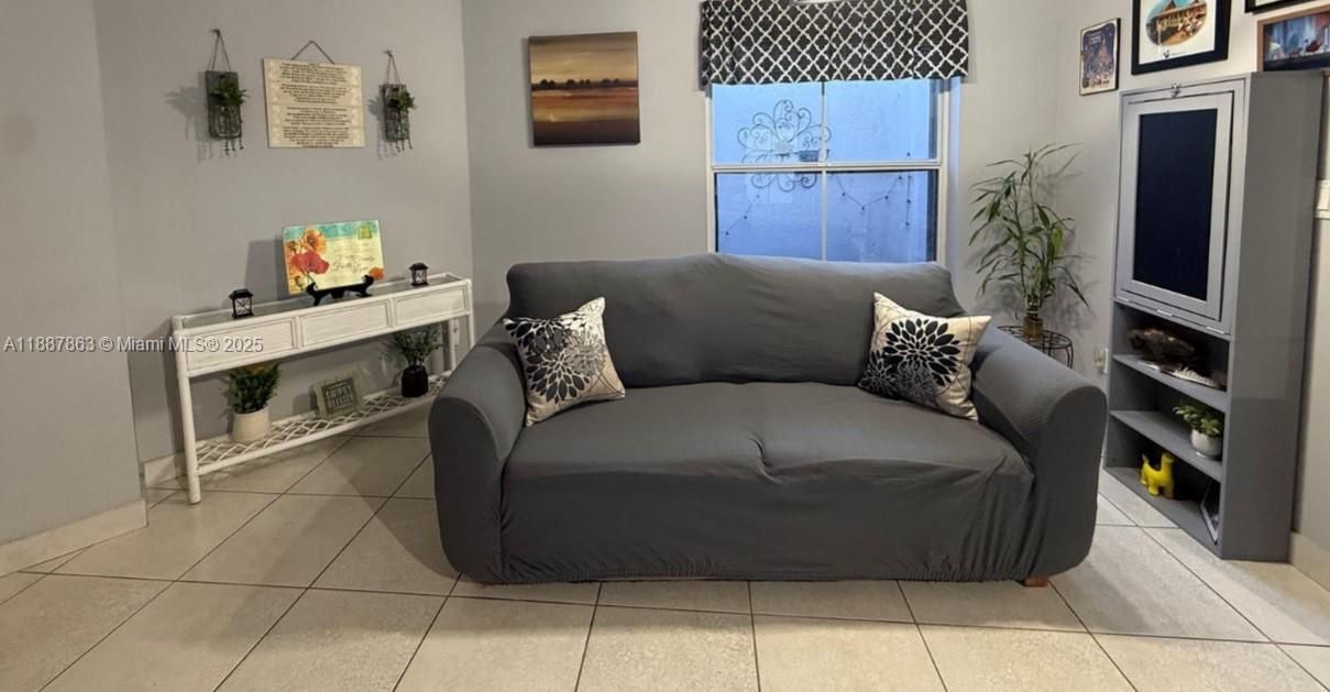 Active With Contract: $499,900 (3 beds, 2 baths, 1379 Square Feet)