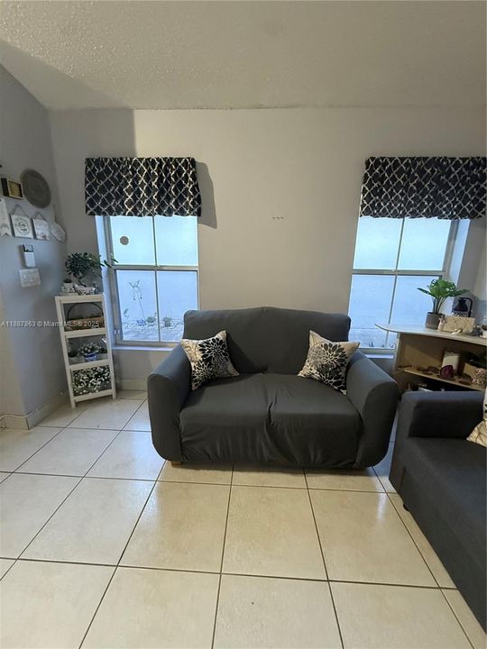 Active With Contract: $499,900 (3 beds, 2 baths, 1379 Square Feet)