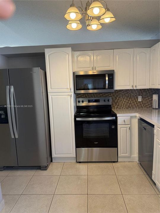 Active With Contract: $499,900 (3 beds, 2 baths, 1379 Square Feet)